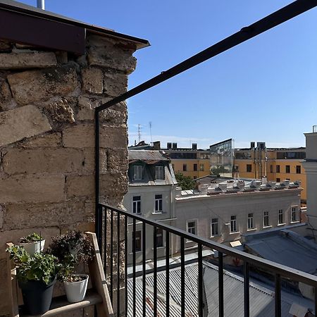 White Door Apartments Mansard Heart Of Odessa 2 מראה חיצוני תמונה