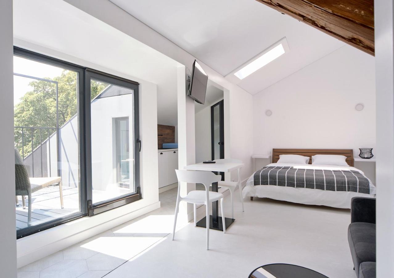 White Door Apartments Mansard Heart Of Odessa 2 מראה חיצוני תמונה