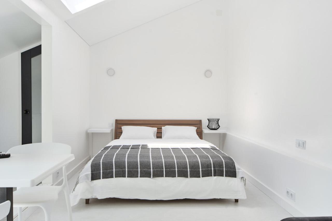 White Door Apartments Mansard Heart Of Odessa 2 מראה חיצוני תמונה