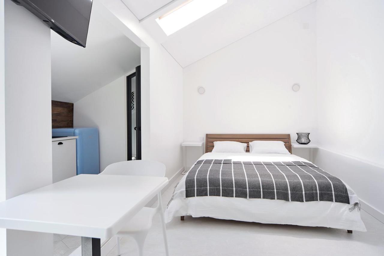White Door Apartments Mansard Heart Of Odessa 2 מראה חיצוני תמונה