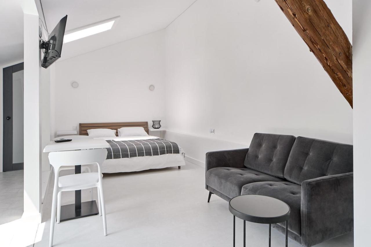 White Door Apartments Mansard Heart Of Odessa 2 מראה חיצוני תמונה