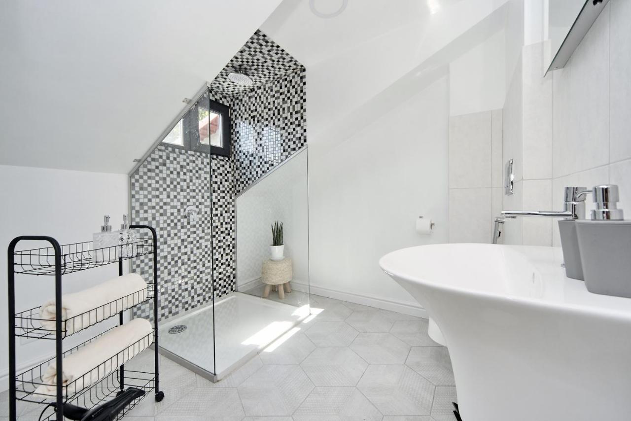 White Door Apartments Mansard Heart Of Odessa 2 מראה חיצוני תמונה