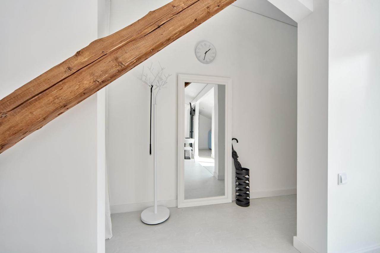 White Door Apartments Mansard Heart Of Odessa 2 מראה חיצוני תמונה