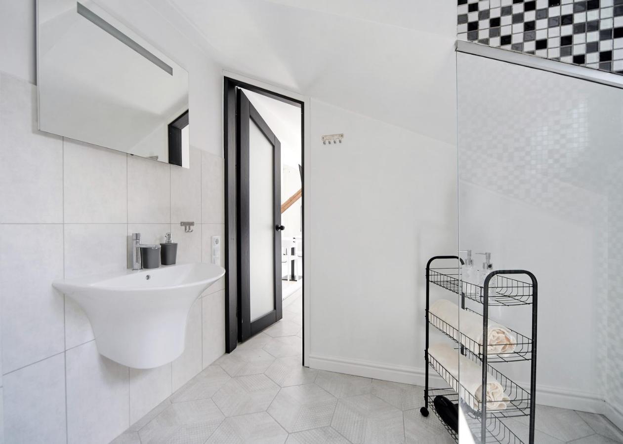 White Door Apartments Mansard Heart Of Odessa 2 מראה חיצוני תמונה