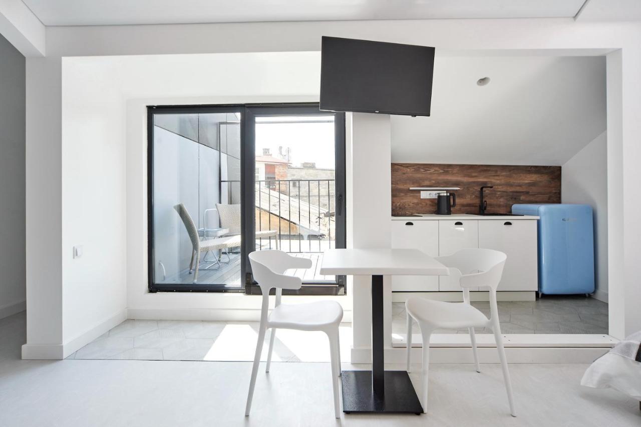 White Door Apartments Mansard Heart Of Odessa 2 מראה חיצוני תמונה