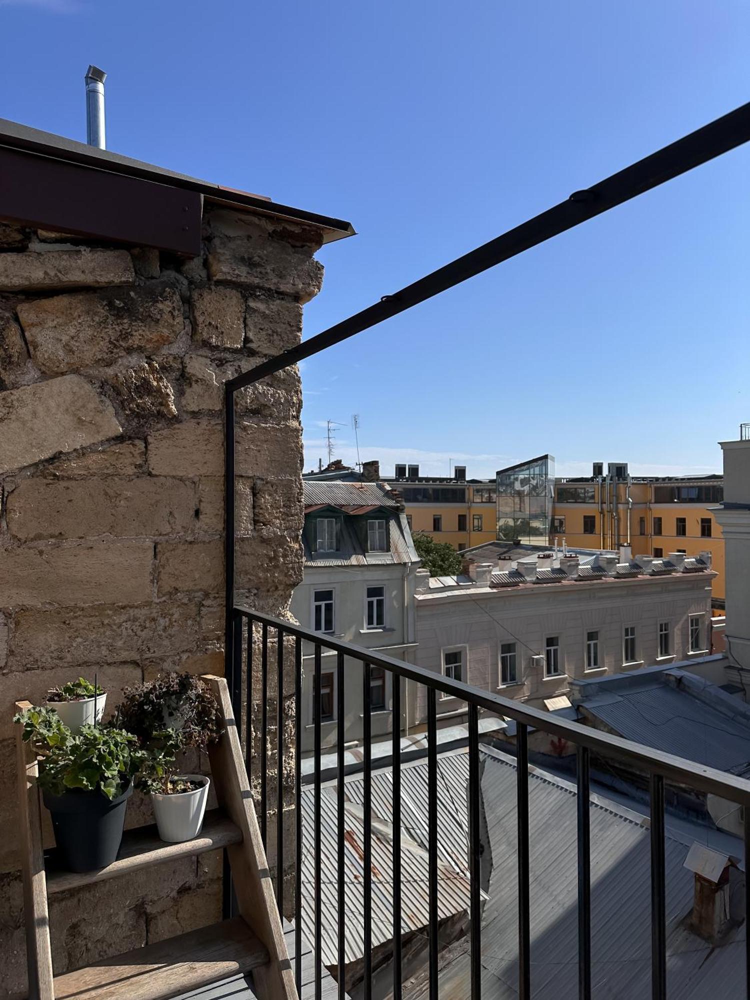 White Door Apartments Mansard Heart Of Odessa 2 מראה חיצוני תמונה
